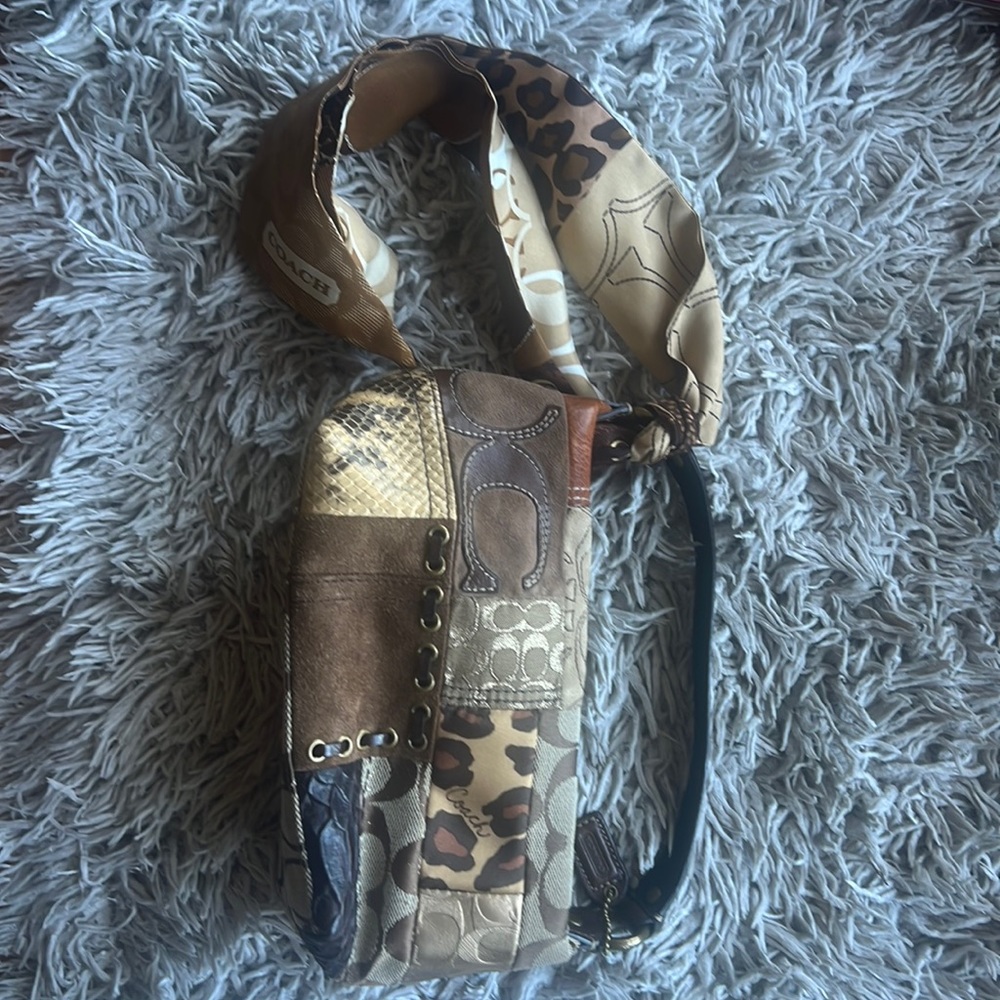 Authentic coach purse , comes with a scarf